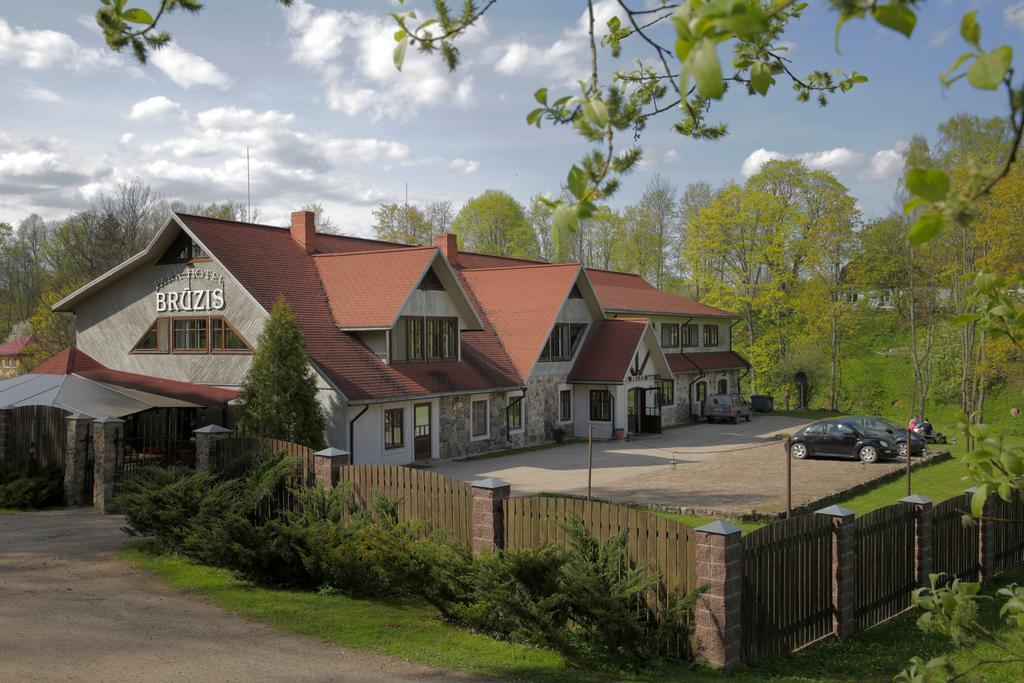 Park Hotel Bruzis スミルテネ エクステリア 写真